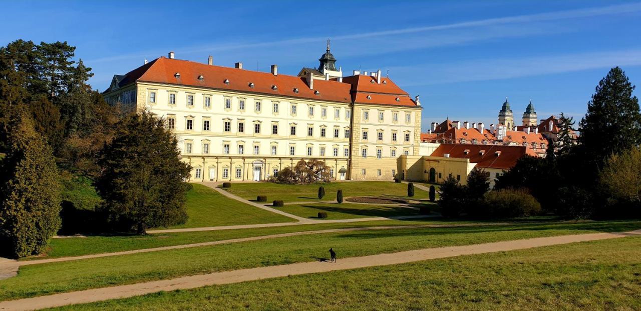 Penzion U Vlku Valtice Exterior foto