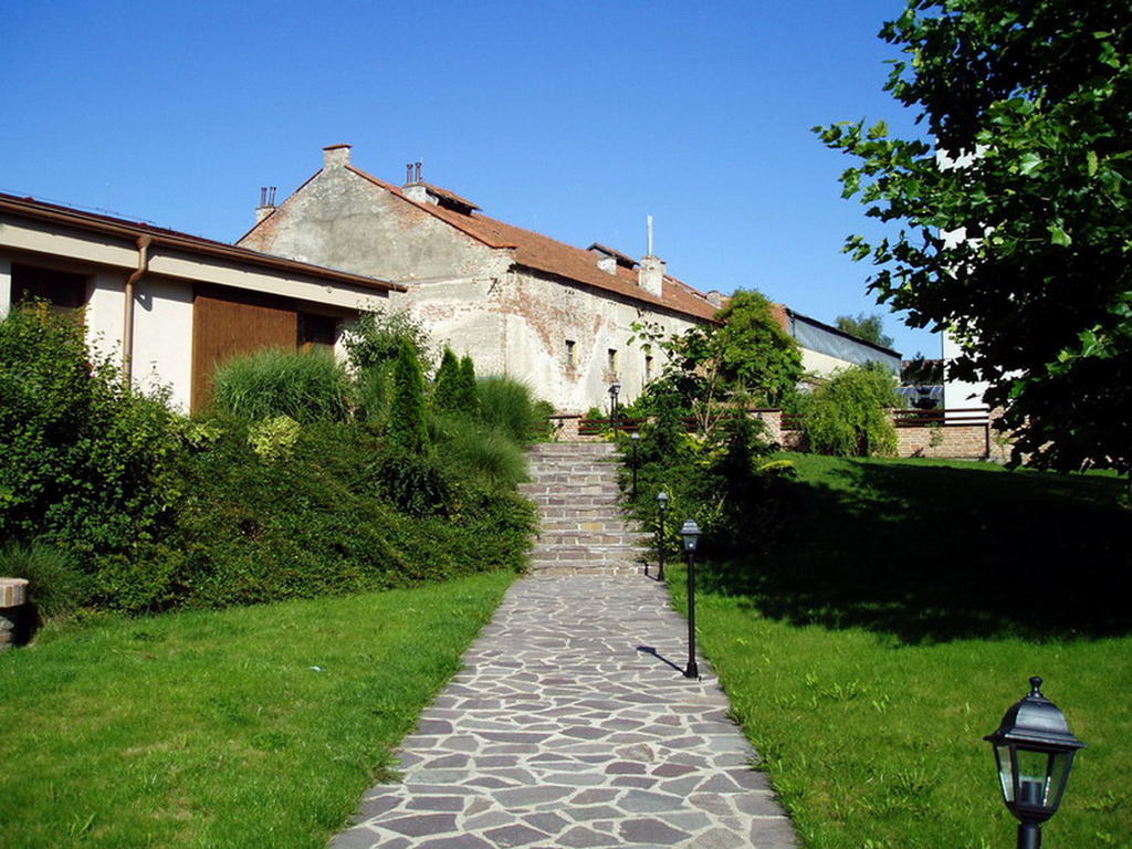 Penzion U Vlku Valtice Exterior foto