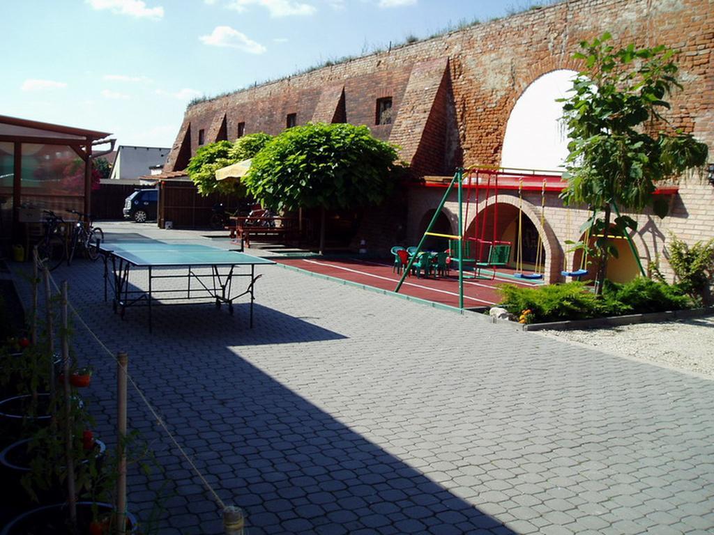 Penzion U Vlku Valtice Exterior foto