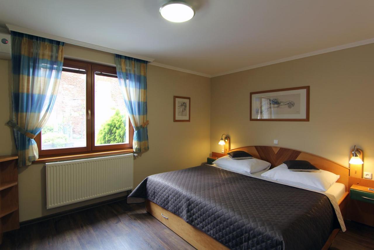 Penzion U Vlku Valtice Exterior foto