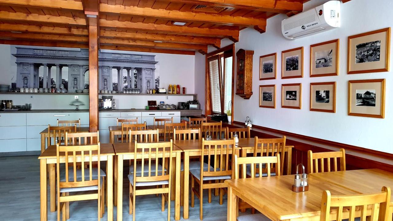 Penzion U Vlku Valtice Exterior foto
