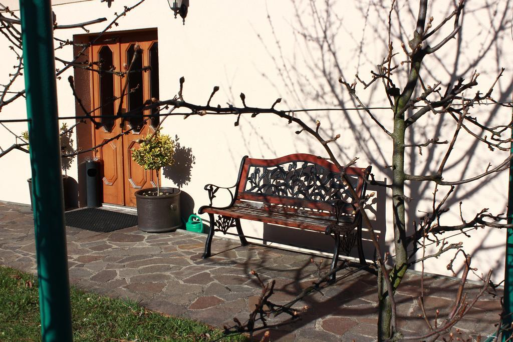 Penzion U Vlku Valtice Exterior foto