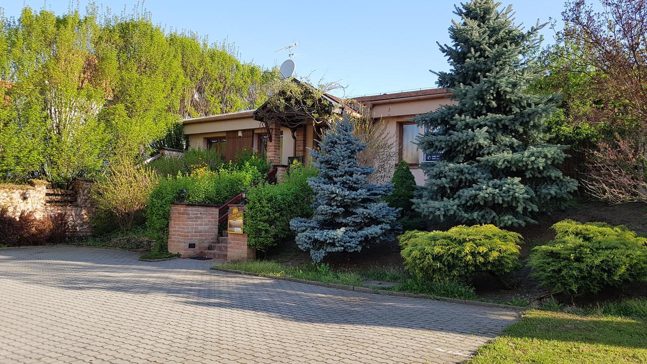 Penzion U Vlku Valtice Exterior foto